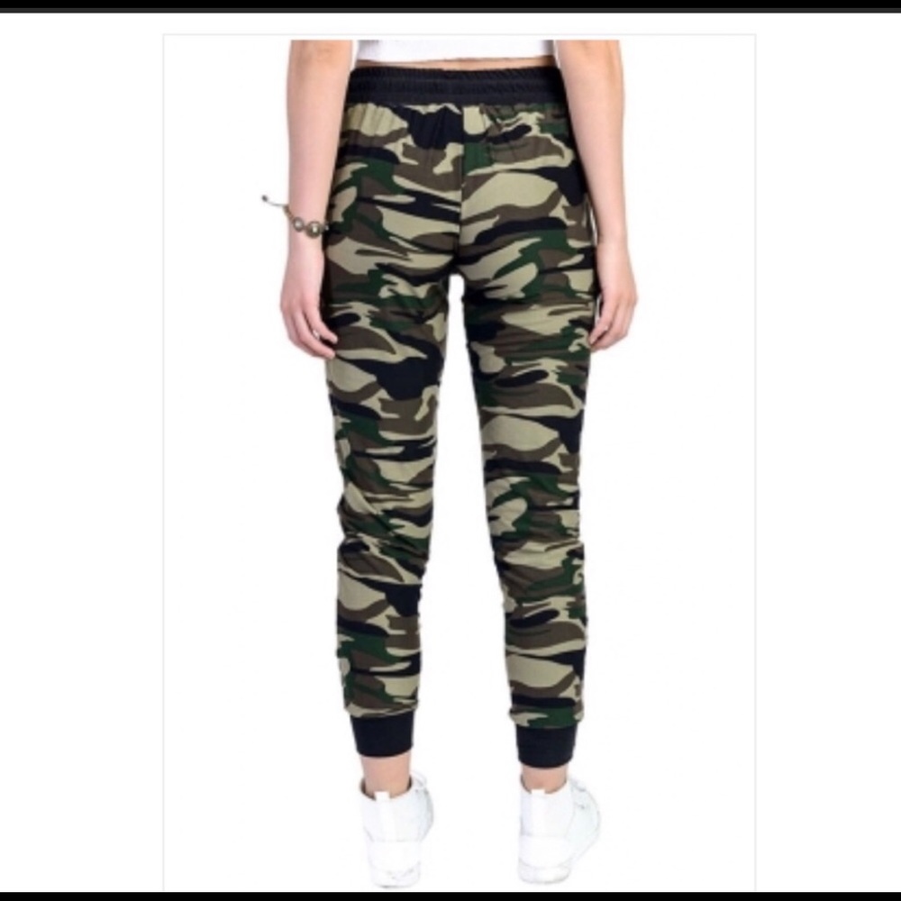 NEW SUPER SOFT CAMO JOGGERS - Picture 2 of 4